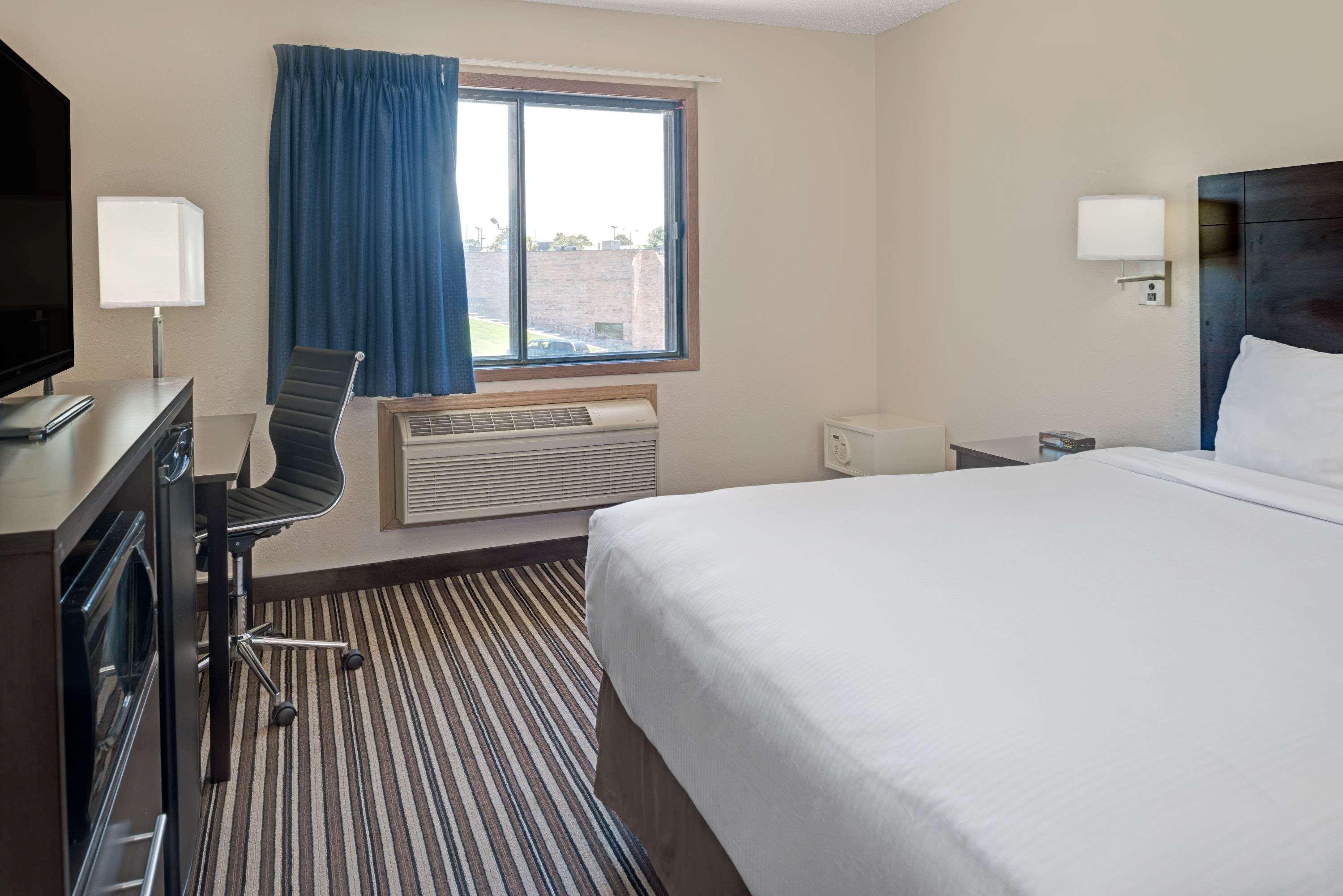 Отель Super 8 By Wyndham Omaha I-80 West Экстерьер фото